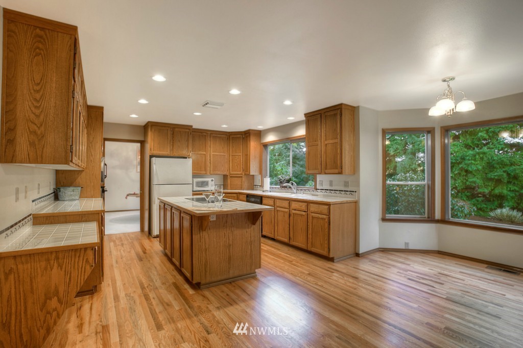 745 Southwest 337th Street Federal Way, WA 98023 - Photo 11 of 25