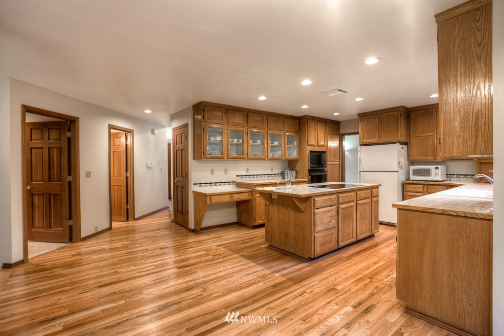 745 Southwest 337th Street Federal Way, WA 98023 - Photo 12 of 25