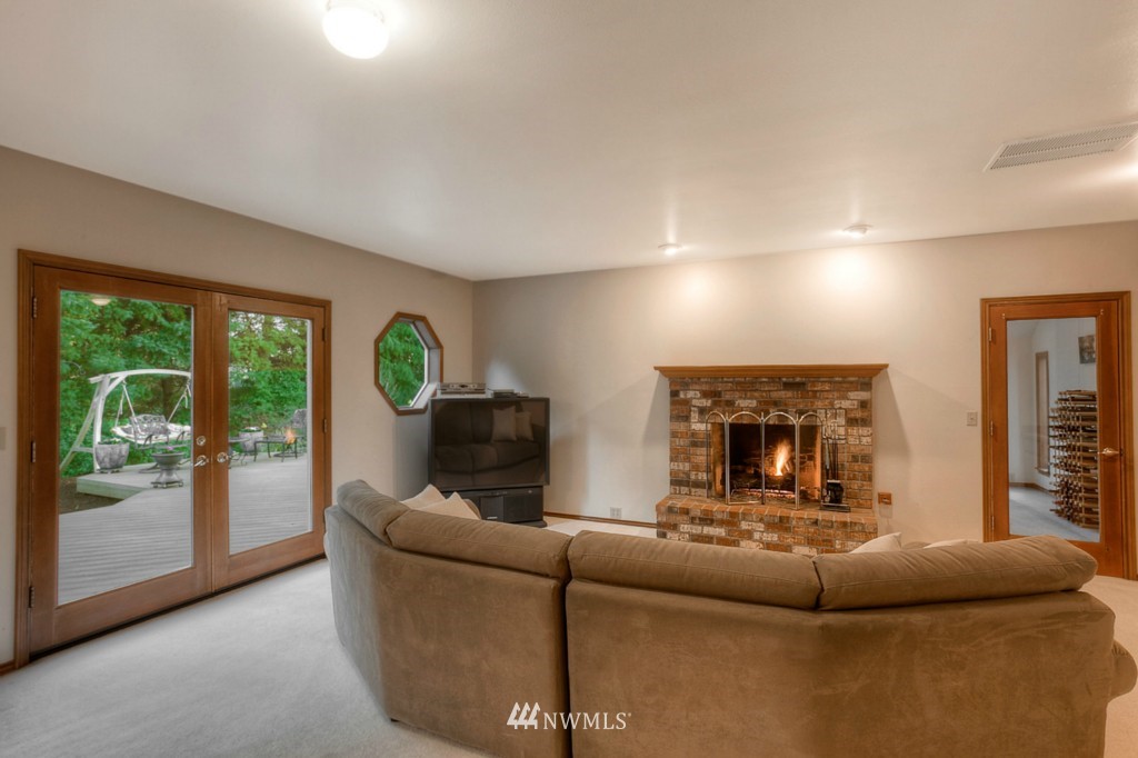 745 Southwest 337th Street Federal Way, WA 98023 - Photo 14 of 25
