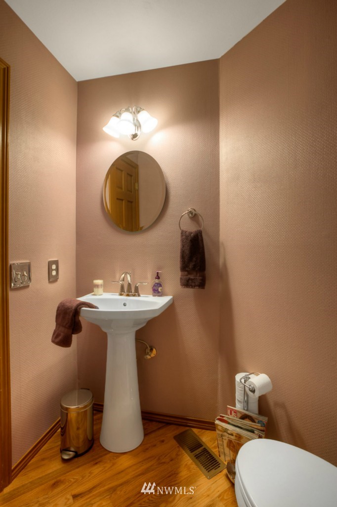 745 Southwest 337th Street Federal Way, WA 98023 - Photo 17 of 25