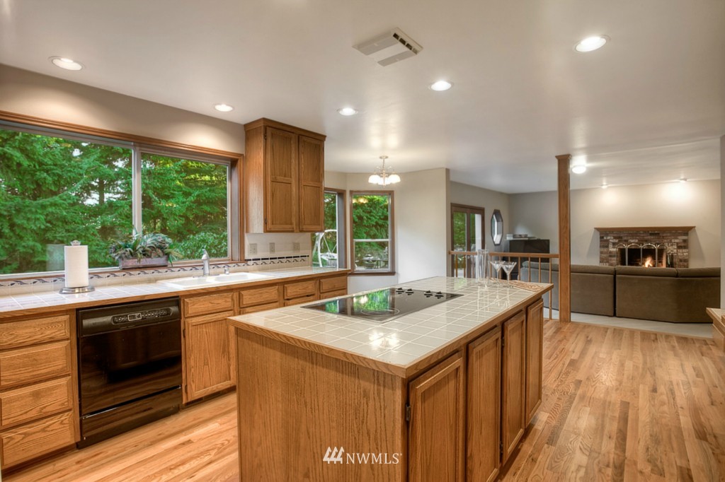 745 Southwest 337th Street Federal Way, WA 98023 - Photo 10 of 25