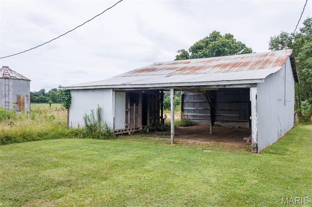 18347 Windy Hill Road Staunton, IL 62088 - Photo 11 of 58