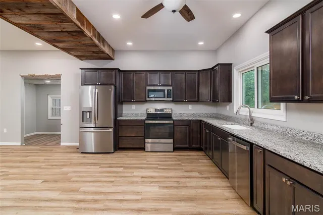 $350,000 | 18347 Windy Hill Road, Staunton, IL 62088