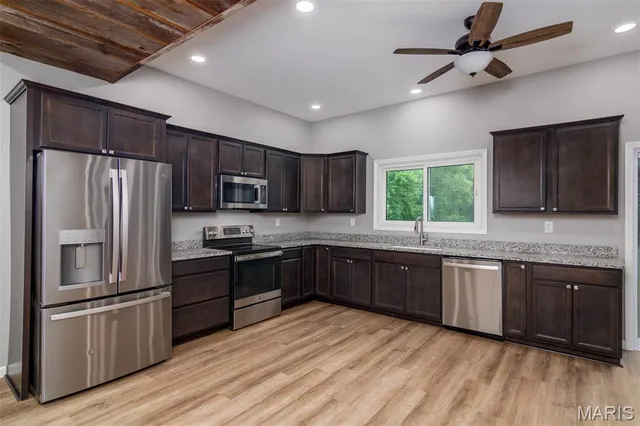 $350,000 | 18347 Windy Hill Road, Staunton, IL 62088