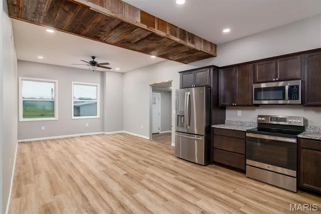 $350,000 | 18347 Windy Hill Road, Staunton, IL 62088