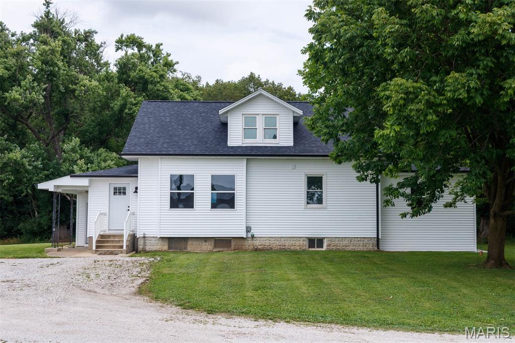 18347 Windy Hill Road Staunton, IL 62088 - Photo 3 of 58