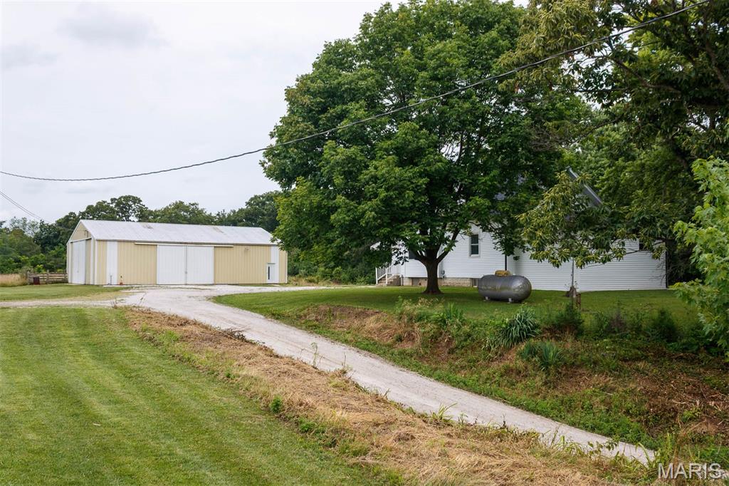 18347 Windy Hill Road Staunton, IL 62088 - Photo 5 of 58