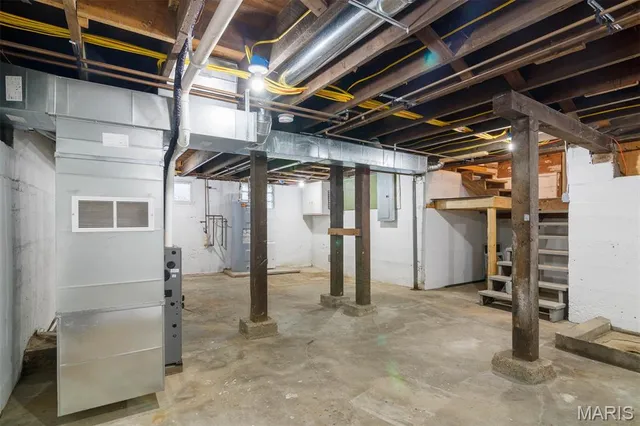 $350,000 | 18347 Windy Hill Road, Staunton, IL 62088