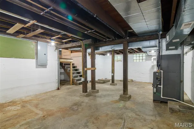 $350,000 | 18347 Windy Hill Road, Staunton, IL 62088