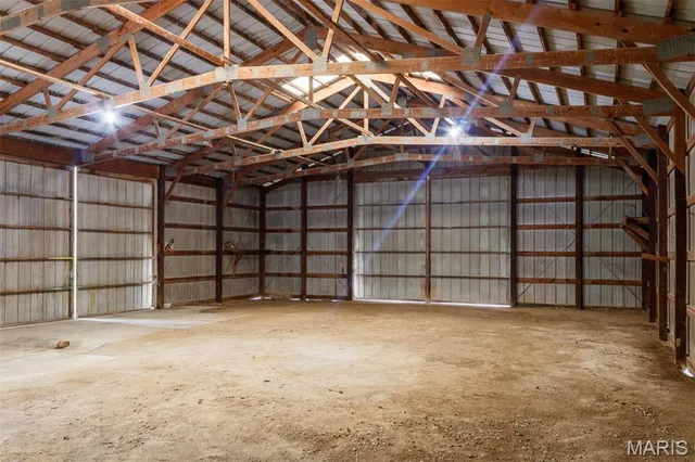 $350,000 | 18347 Windy Hill Road, Staunton, IL 62088