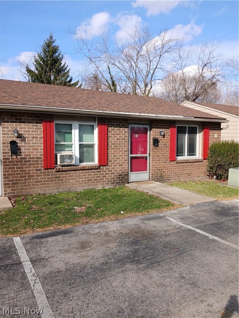 31 Elm Street, Unit B3 Struthers, OH 44471 - Photo 1 of 10