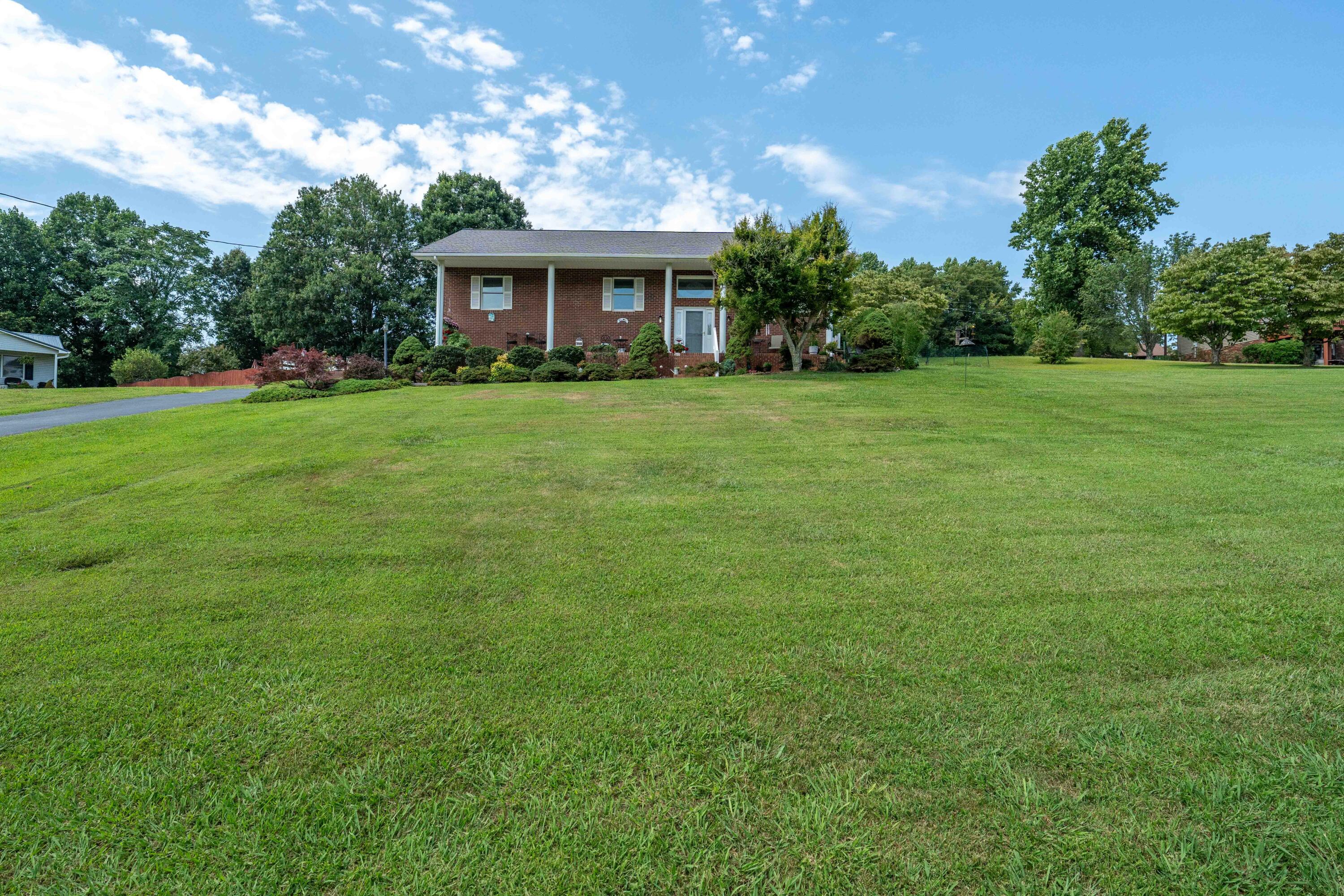 139 Dogwood Hills Road Fall Branch, TN 37656 - Photo 5 of 60 139 Dogwood Hills Rd (3 of 60)