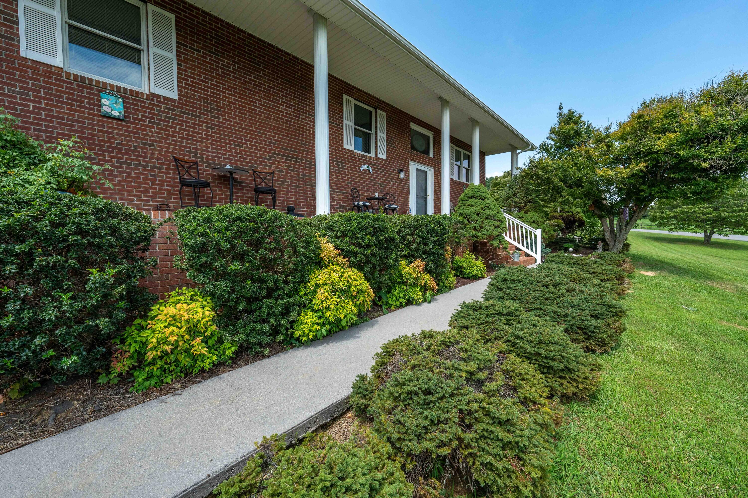 139 Dogwood Hills Road Fall Branch, TN 37656 - Photo 7 of 60 139 Dogwood Hills Rd (10 of 60)