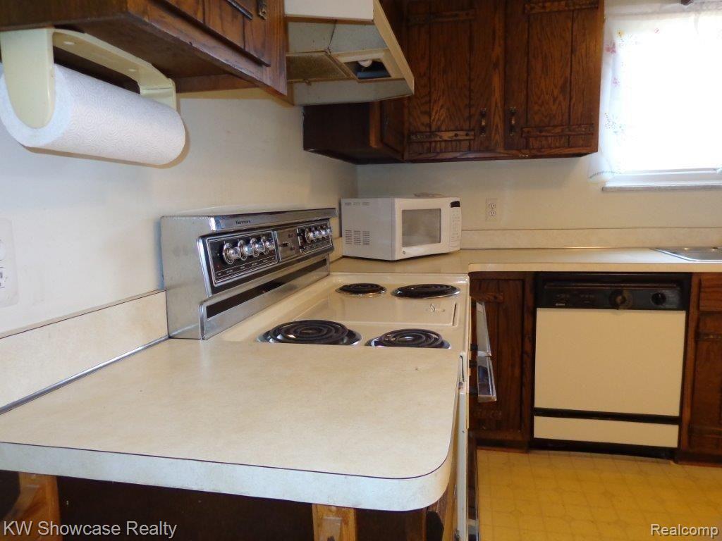 4272 Bullard Road Hartland, MI 48353 - Photo 11 of 46 DSC02210.jpg