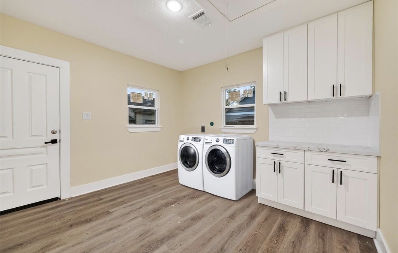 2725 Avenue F Rosenberg, TX 77471 - Photo 10 of 17 a utility room with dryer and washer