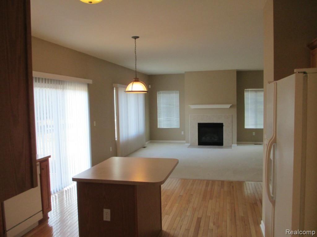 2061 Lagoon Drive Rochester, MI 48309 - Photo 6 of 27 IMG_1383.jpg