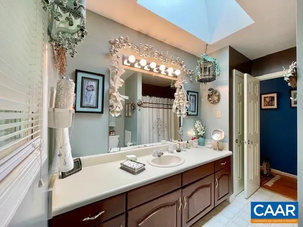 a room with lots of different kinds of flowers