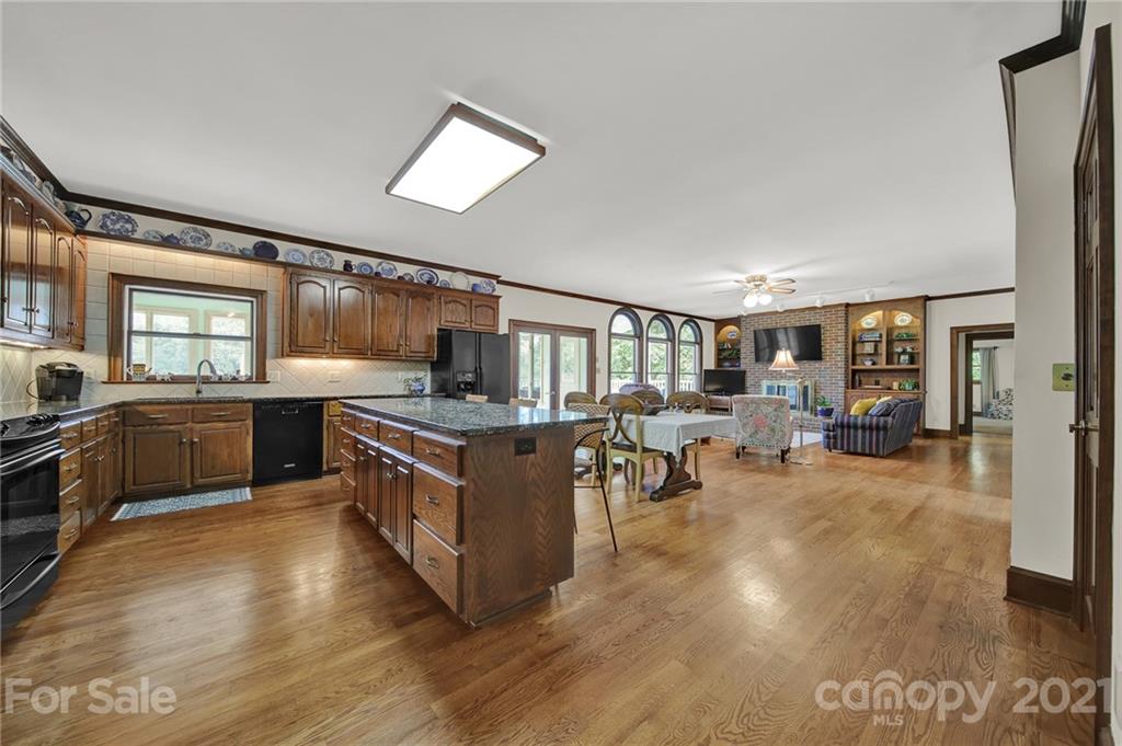 13321 Woody Point Road Charlotte, NC 28278 - Photo 4 of 48 Gallery Image 4