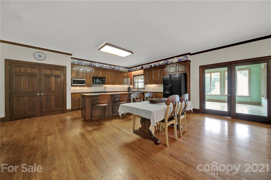 13321 Woody Point Road Charlotte, NC 28278 - Photo 5 of 48 Gallery Image 5