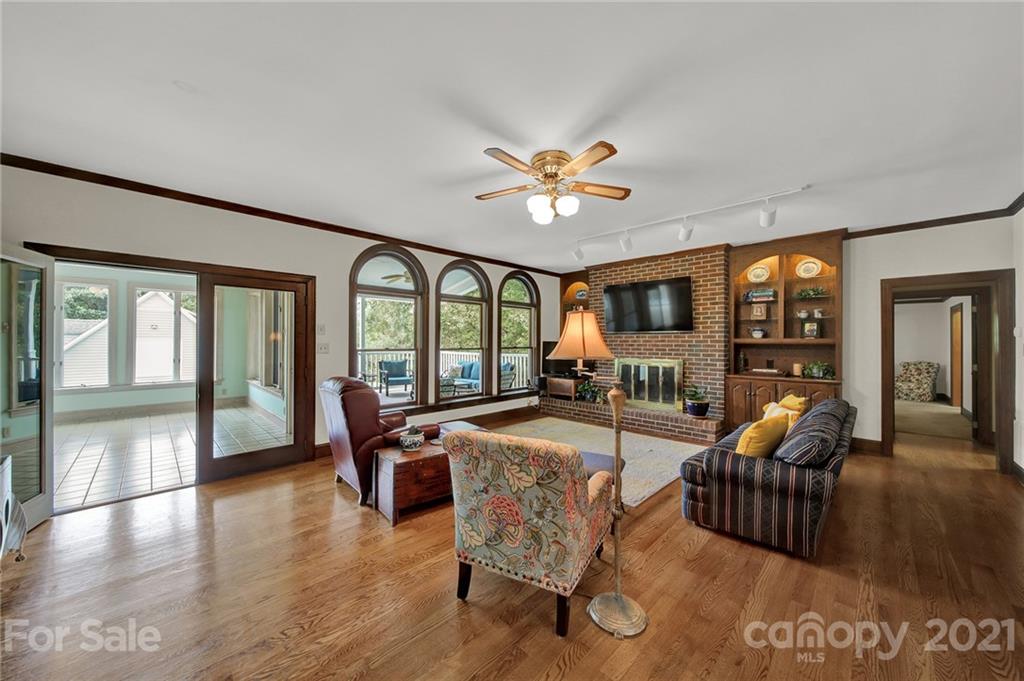 13321 Woody Point Road Charlotte, NC 28278 - Photo 8 of 48 Gallery Image 8