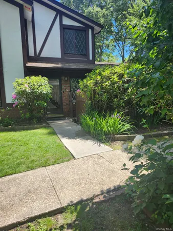 $469,000 | 415 Clubhouse Court, Coram, NY 11727