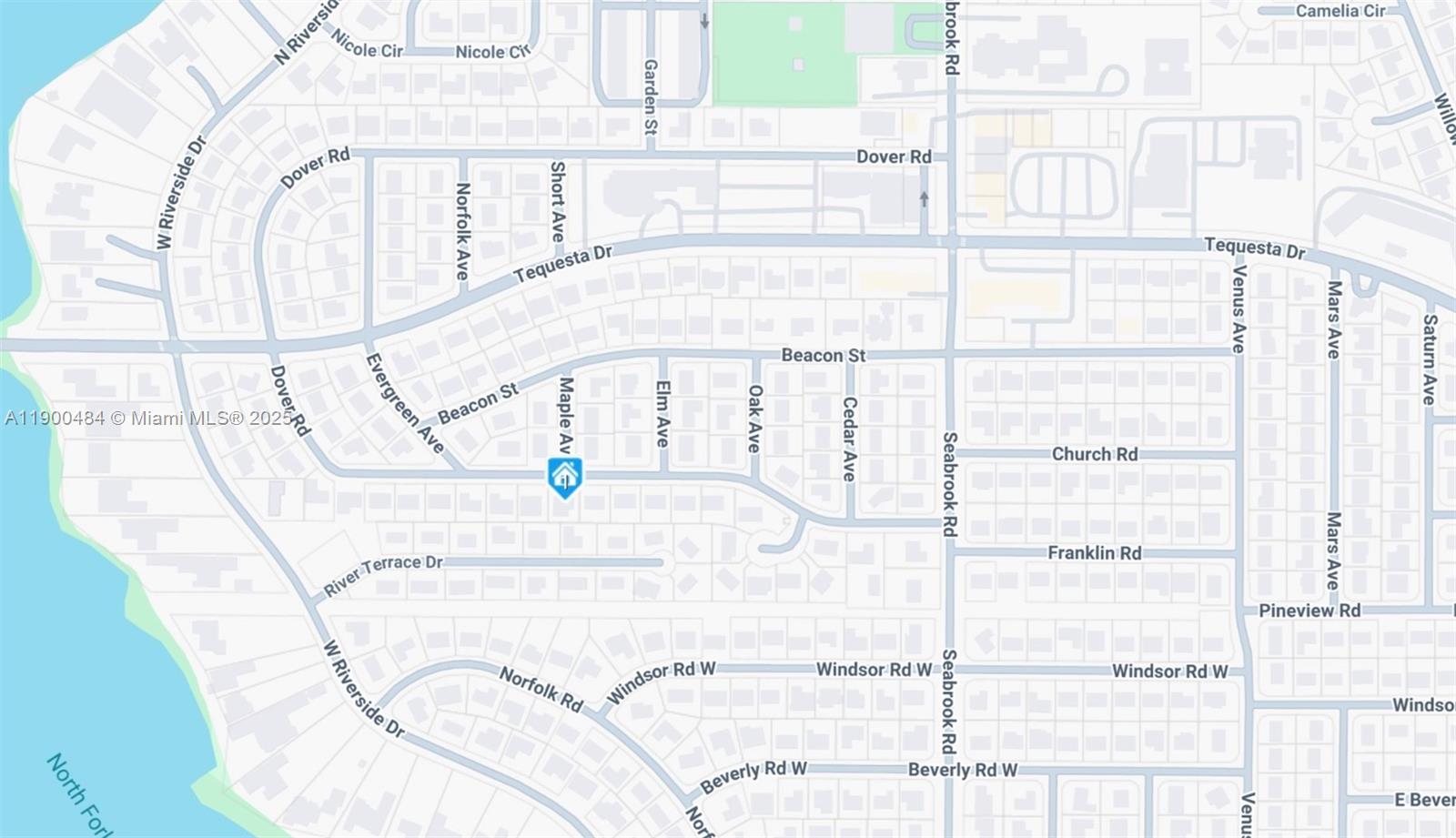 454 Dover Road Jupiter, FL 33469 - Photo 4 of 6 a view of a bathroom with bathtub