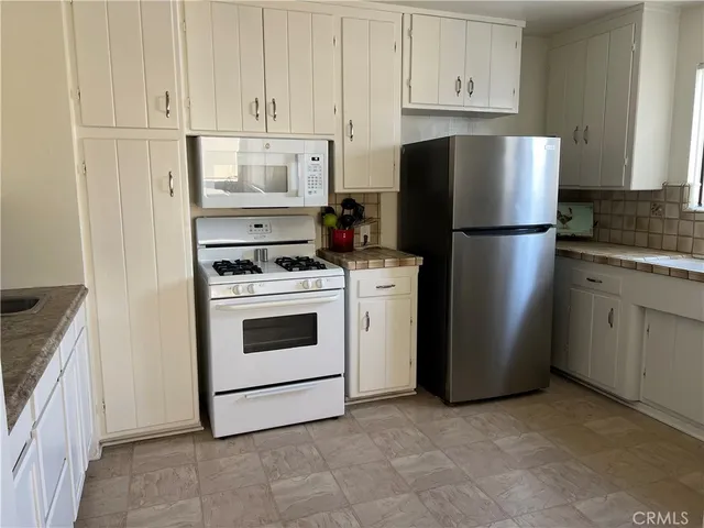 $4,500 | 95 Hermosa Avenue, Hermosa Beach, CA 90254