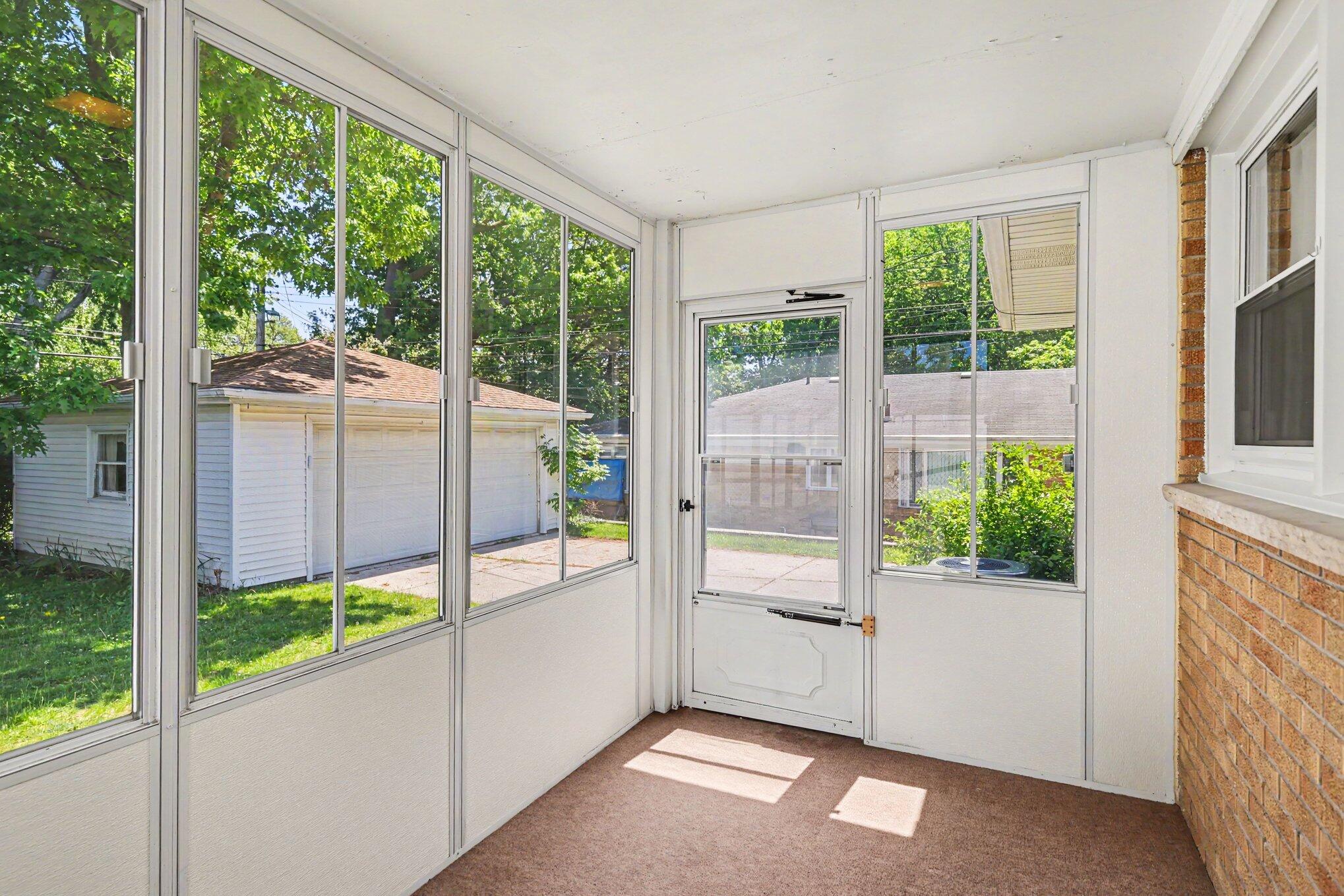 2117 Edwin Place Lansing, MI 48911 - Photo 7 of 37 005_file_6709