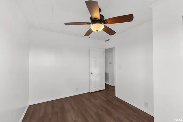 $136,000 | 3221 66th Avenue, Moline, IL 61265