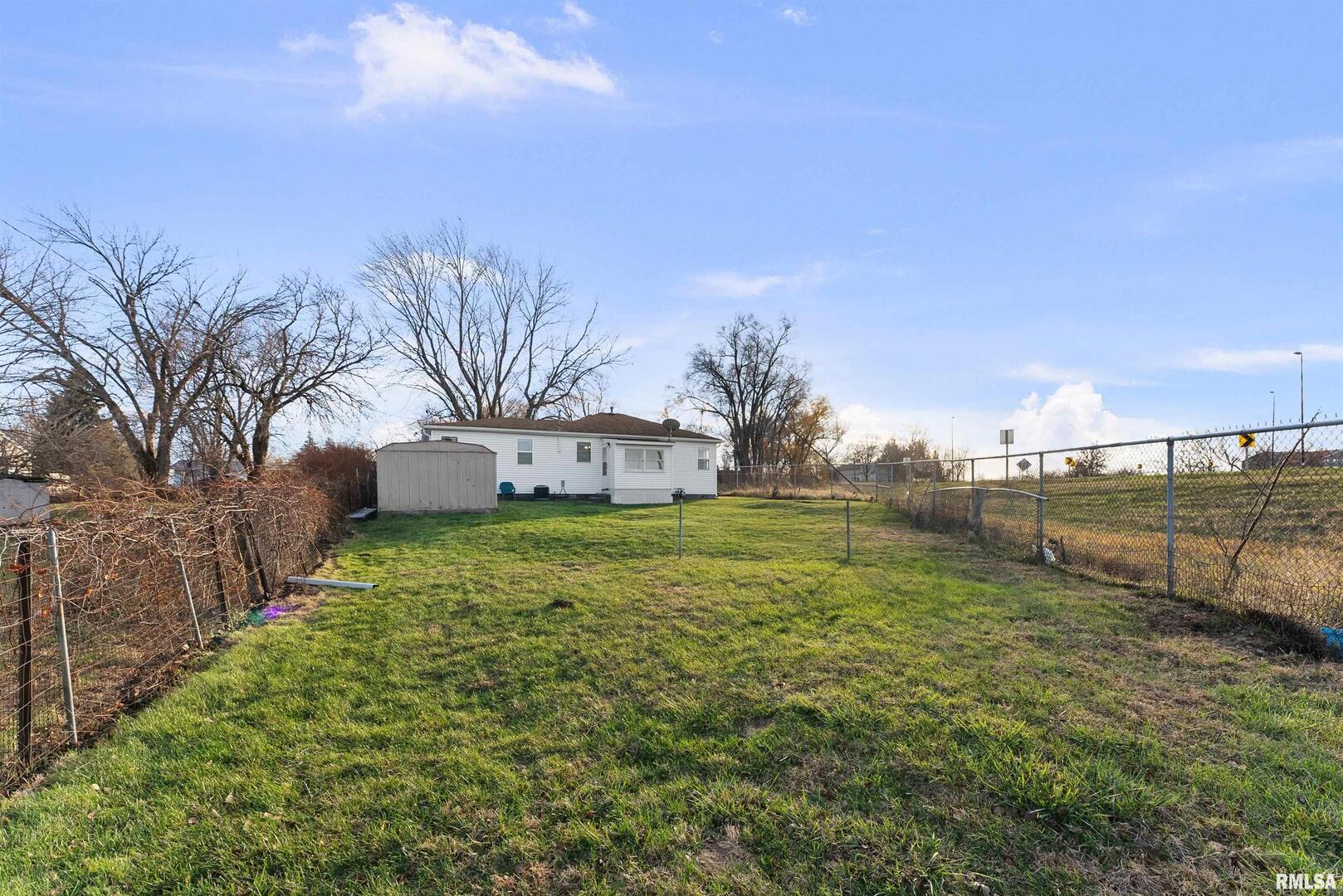 3221 66th Avenue Moline, IL 61265 - Photo 2 of 20