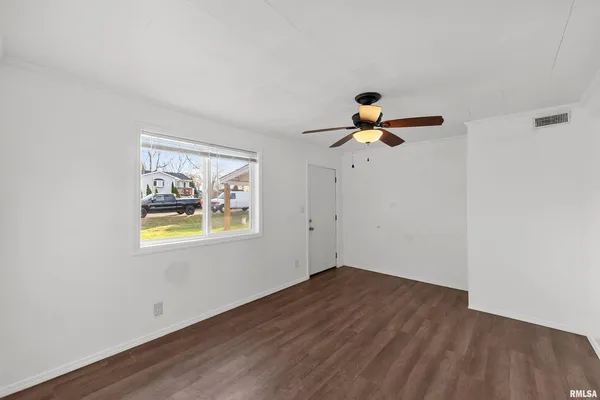 $136,000 | 3221 66th Avenue, Moline, IL 61265