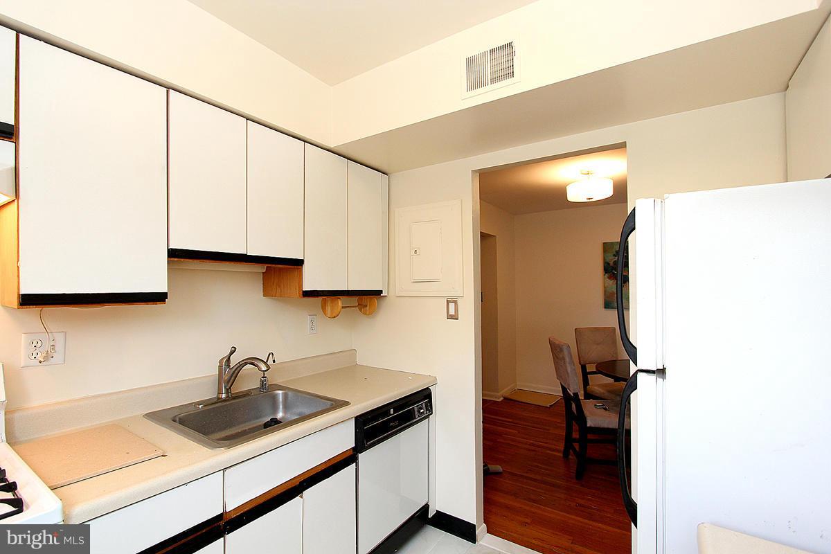 11514 Bucknell Drive, Unit 101 Silver Spring, MD 20902 - Photo 15 of 30 Kitchen