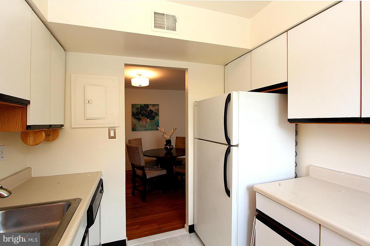 11514 Bucknell Drive, Unit 101 Silver Spring, MD 20902 - Photo 16 of 30 Kitchen
