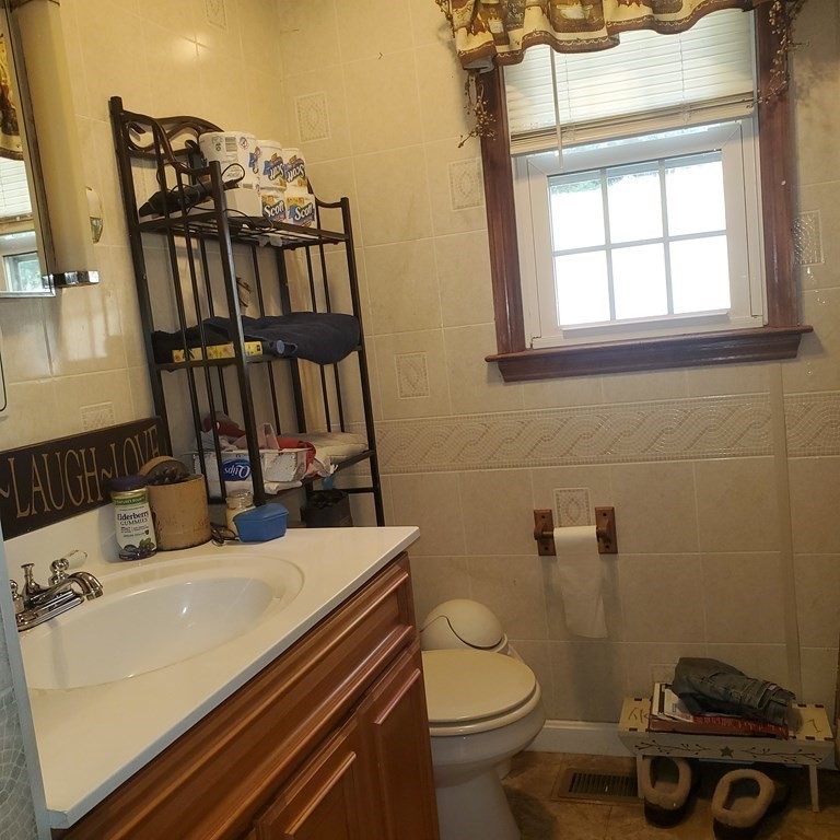 162 Old Worcester Road Charlton, MA 01507 - Photo 12 of 20