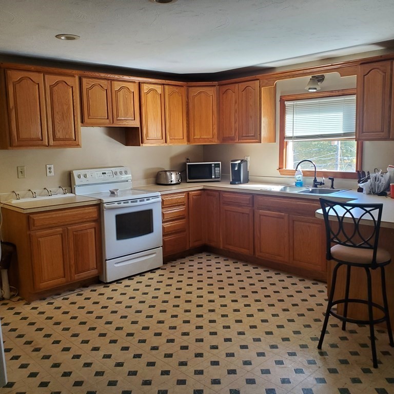 162 Old Worcester Road Charlton, MA 01507 - Photo 17 of 20