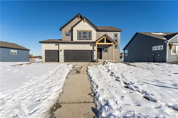 $441,287 | 1503 Southwest Meadowlark Court, Oak Grove, MO 64075
