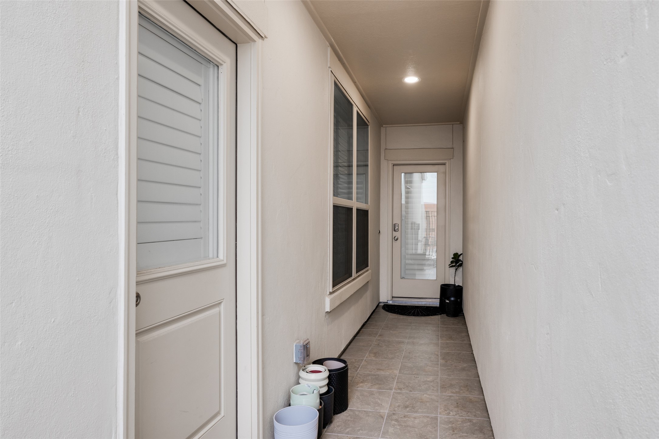 13611 Teal Bluff Lane Houston, TX 77077 - Photo 25 of 46 a view of a hallway