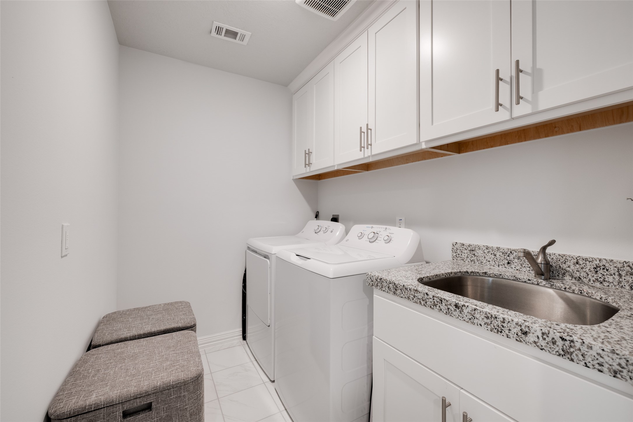 13611 Teal Bluff Lane Houston, TX 77077 - Photo 29 of 46 a utility room with sink