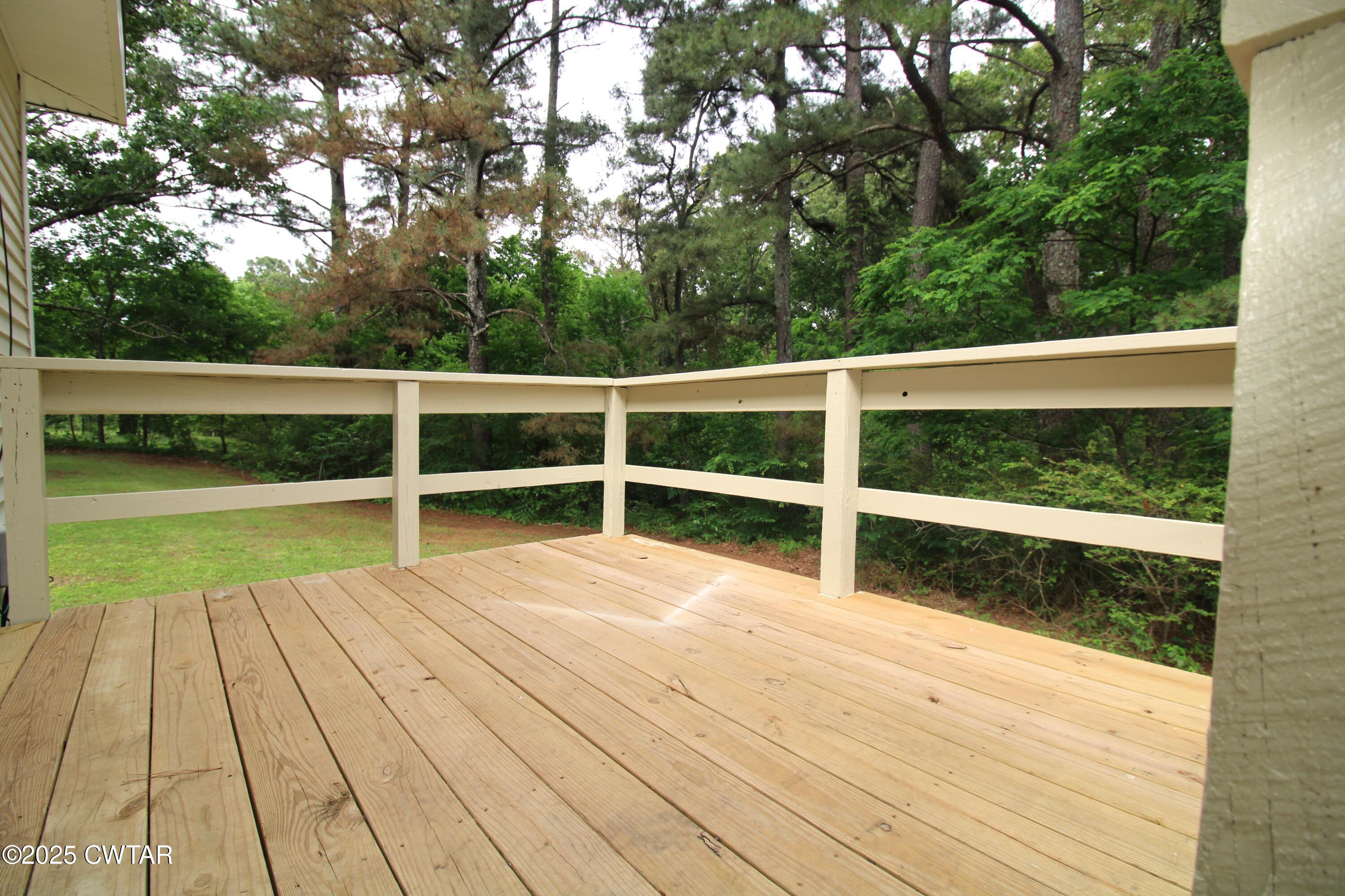 1139 South Main Street Lexington, TN 38351 - Photo 7 of 14 DeckPrivacy