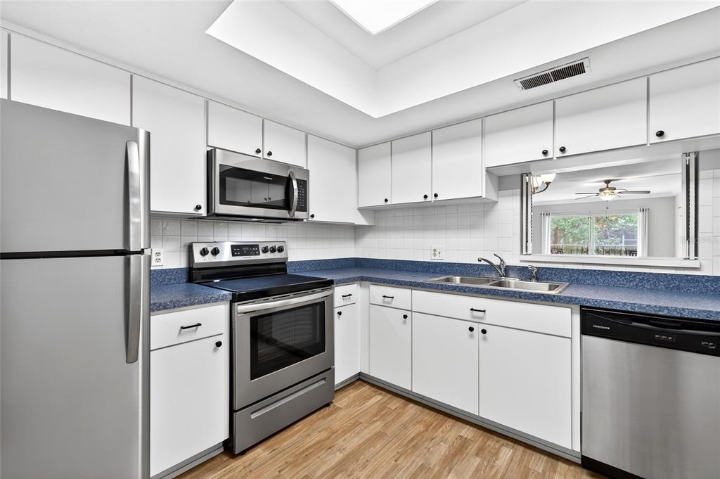 860 Virginia Street, Unit 211 Dunedin, FL 34698 - Photo 8 of 49