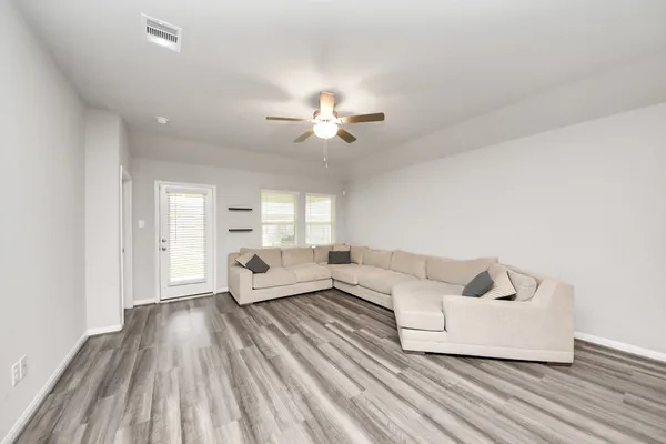 $2,300 | 518 Ellwood Terrace Lane, Richmond, TX 77406
