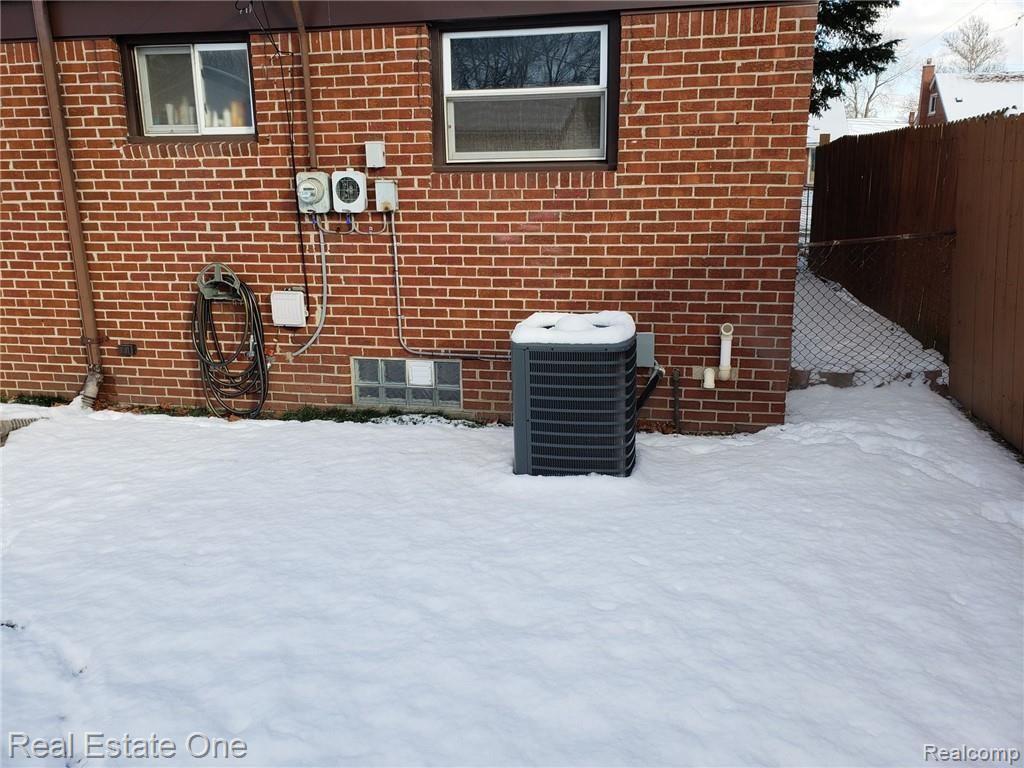 7834 Harding Street Taylor, MI 48180 - Photo 7 of 29 Harding 23.jpg