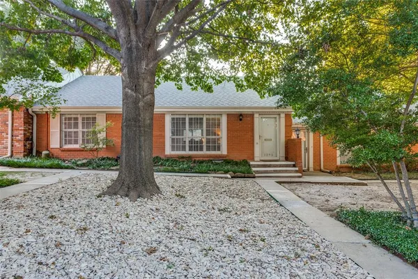 $228,500 | 1295 Roaring Springs Road, Fort Worth, TX 76114