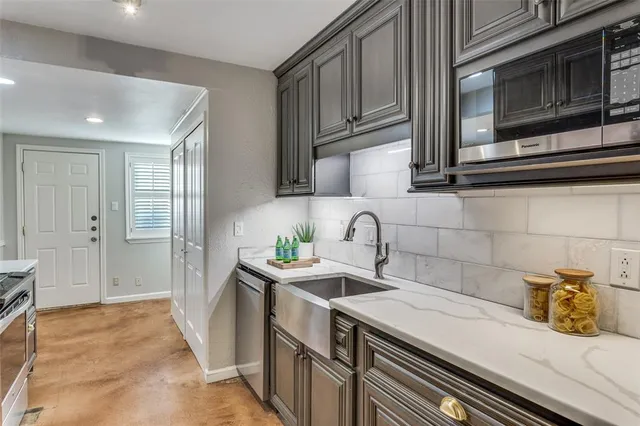 $249,900 | 1295 Roaring Springs Road, Fort Worth, TX 76114