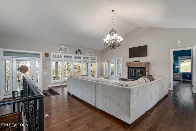 $670,000 | 417 River Road, Loudon, TN 37774