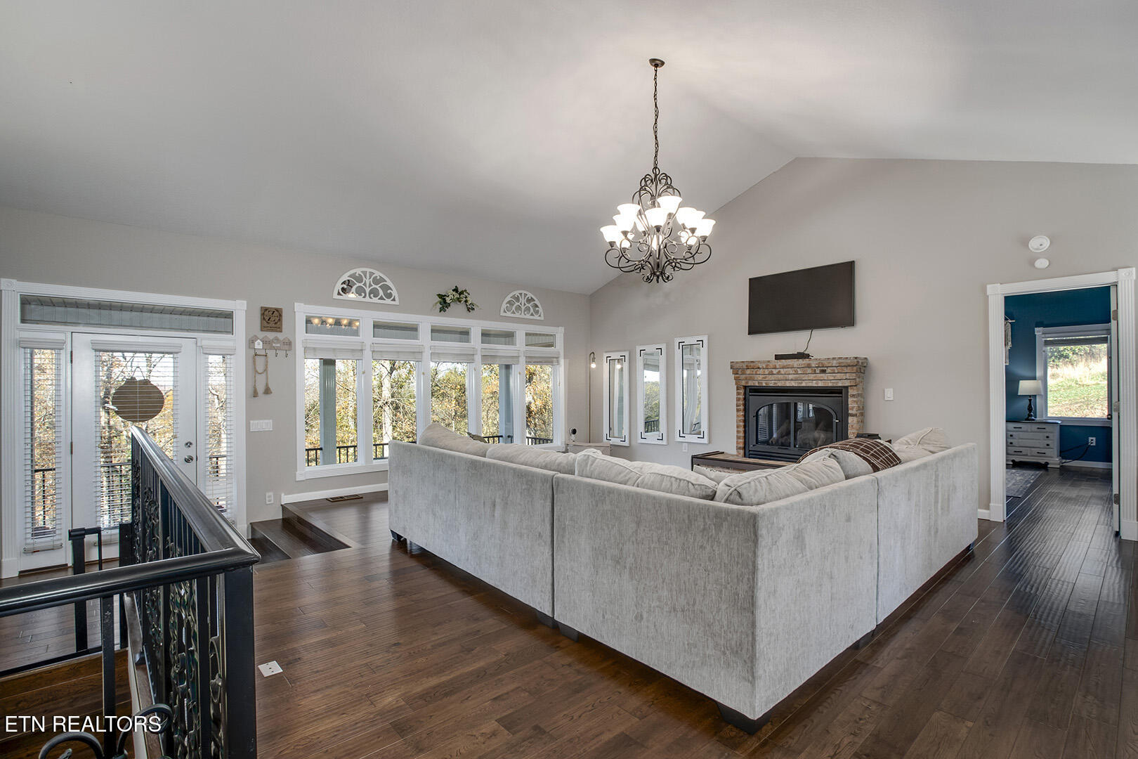 417 River Road Loudon, TN 37774 - Photo 12 of 60 Living Room