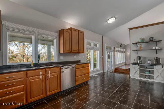 $670,000 | 417 River Road, Loudon, TN 37774