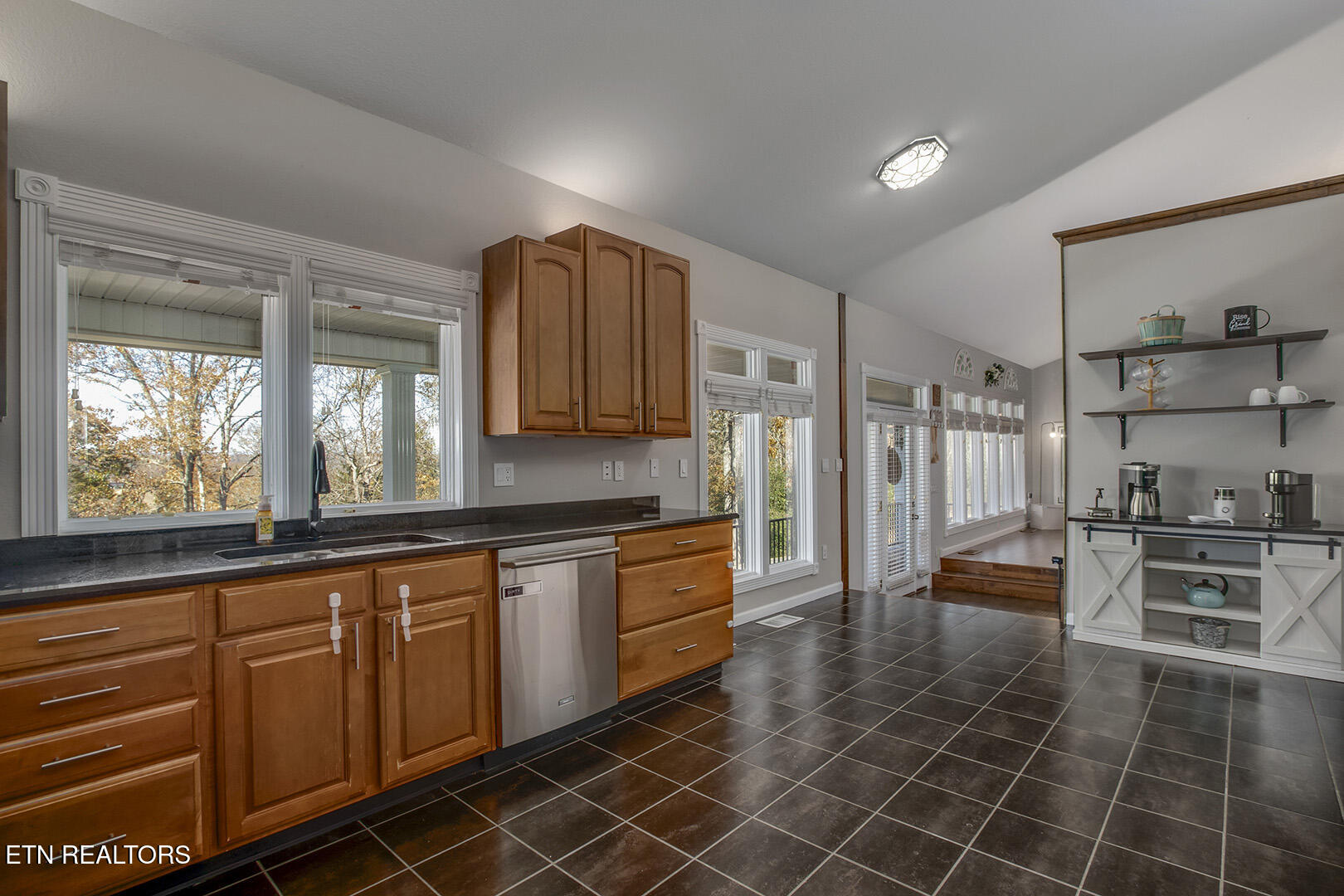 417 River Road Loudon, TN 37774 - Photo 17 of 60 Kitchen