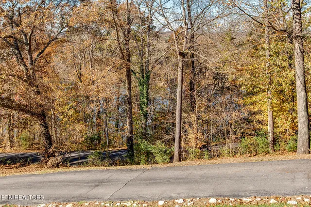 $670,000 | 417 River Road, Loudon, TN 37774