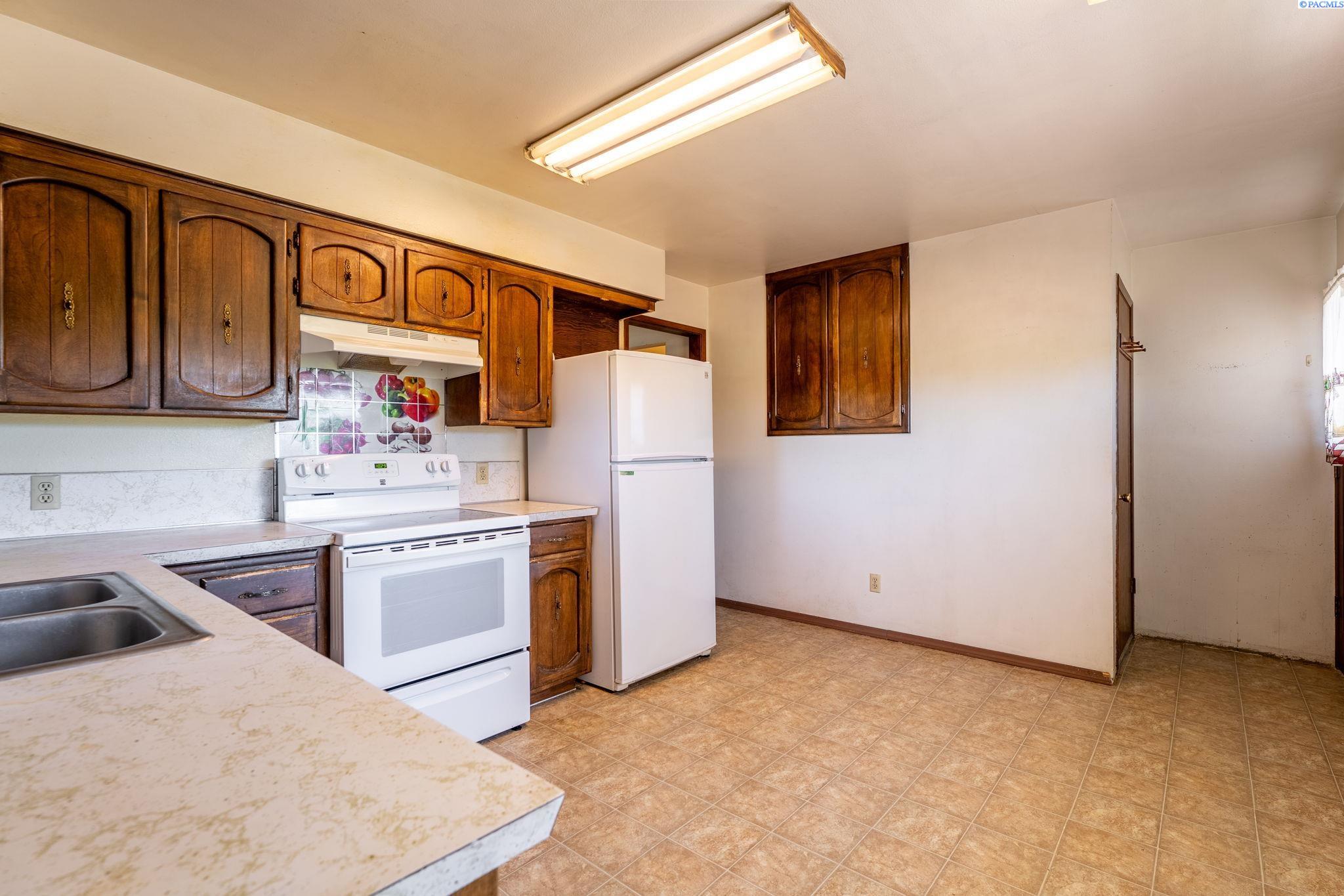179301 West Hanks Road Grandview, WA 98930 - Photo 10 of 23 Gallery Image 10
